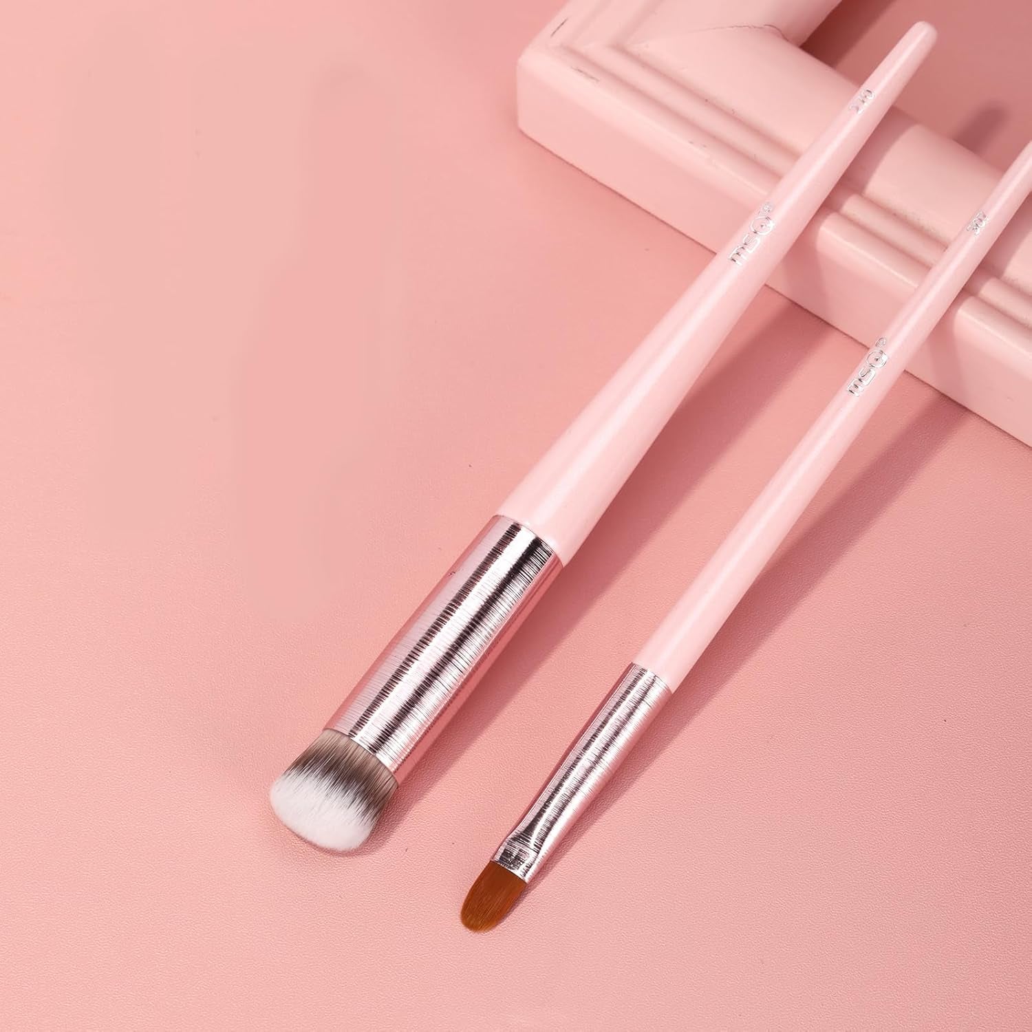2Pcs Concealer Brush Angled Top Concealer Makeup Brush under Eye Mini Angled Brush Nose Contour Brush Small Makeup Foundation Brushes for Concealer Powder Cream Liquid Makeup Pink