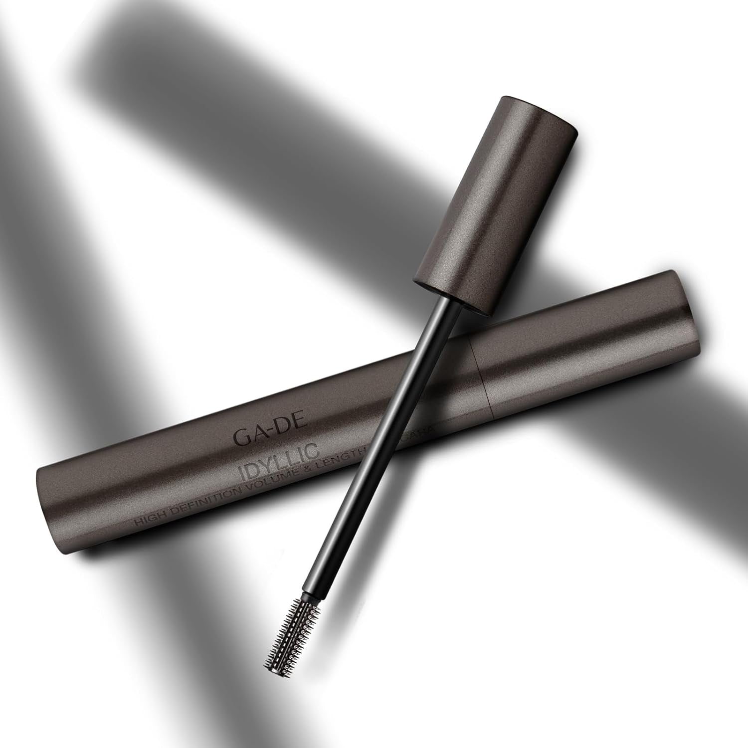 Idyllic High Definition Volume and Length Mascara - Infused with Marine Algae, Grape Seed Extract, and Hydra-Mineral Complex - Black - 0.3 Oz