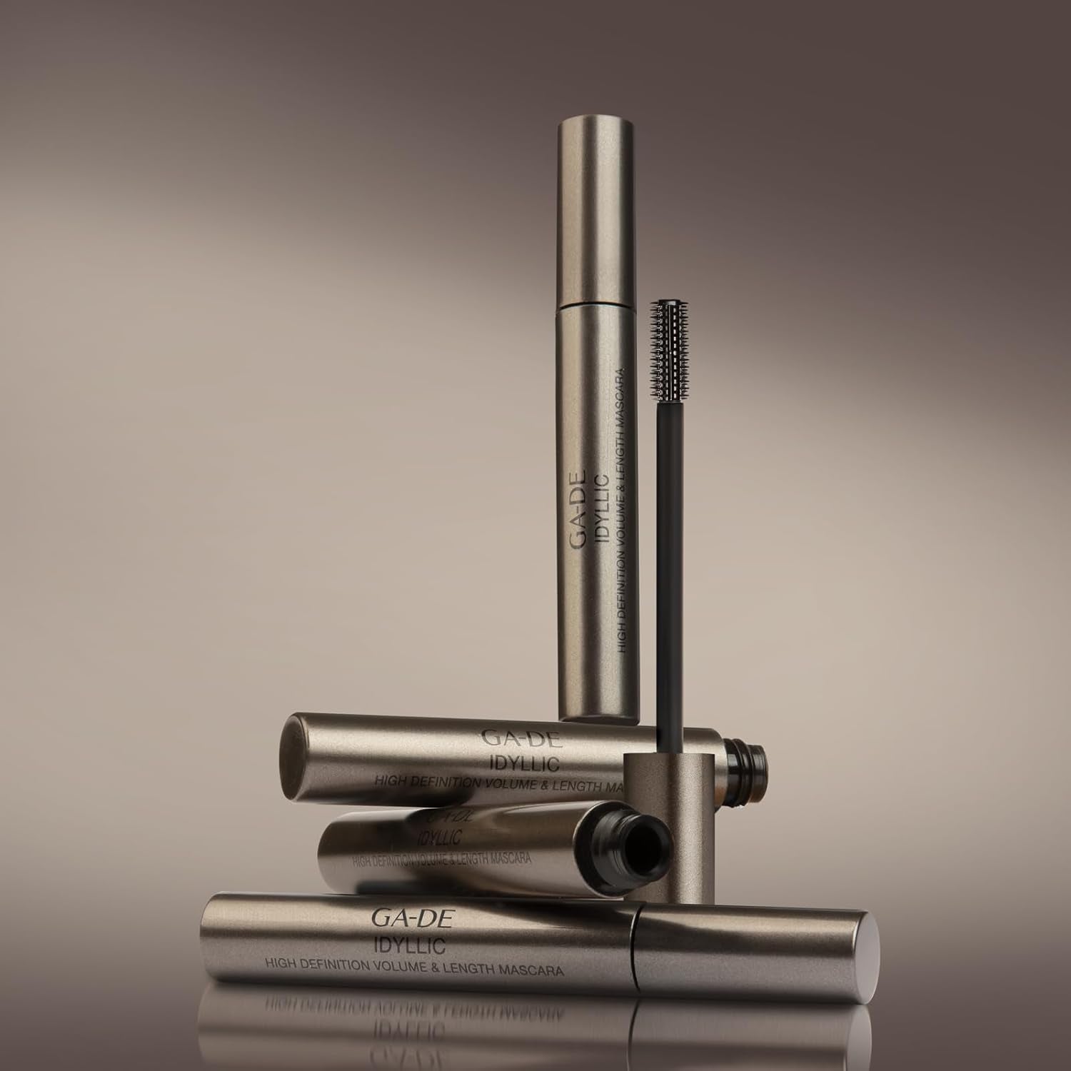 Idyllic High Definition Volume and Length Mascara - Infused with Marine Algae, Grape Seed Extract, and Hydra-Mineral Complex - Black - 0.3 Oz